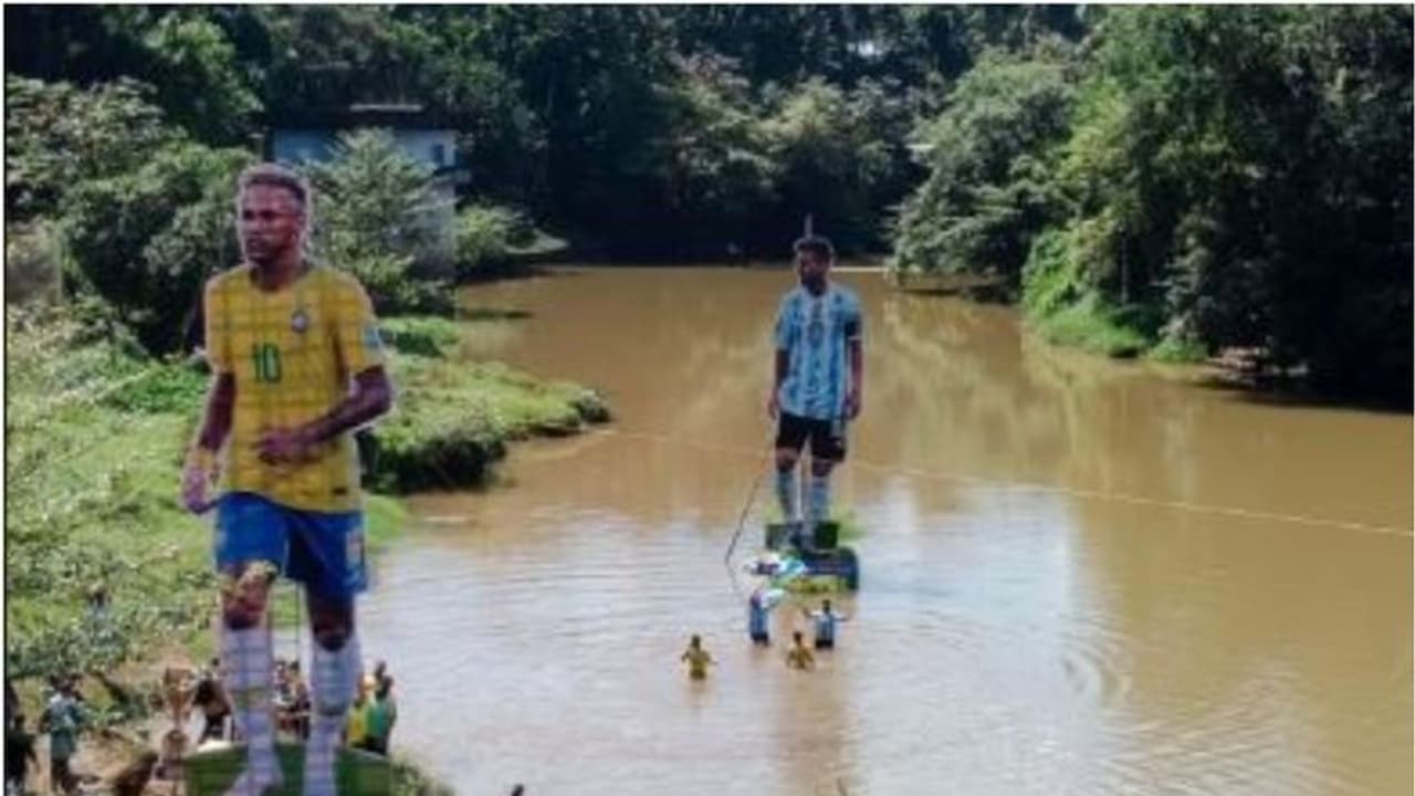 പുഴ ഞങ്ങളുടെ പരിധിയിൽ, പരാതി കിട്ടിയാലും കട്ടൗട്ടുകൾ മാറ്റില്ല: കൊടുവള്ളി നഗരസഭ പുഴ ഞങ്ങളുടെ പരിധിയിൽ, പരാതി കിട്ടിയാലും കട്ടൗട്ടുകൾ മാറ്റില്ല: കൊടുവള്ളി നഗരസഭ