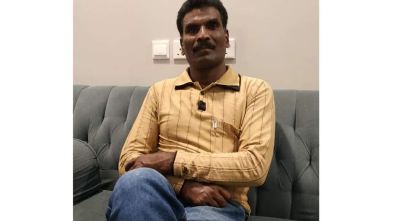 താമസ സ്ഥലത്ത് ജീവനൊടുക്കിയ പ്രവാസി മലയാളിയുടെ മൃതദേഹം നാട്ടിലെത്തിച്ചു താമസ സ്ഥലത്ത് ജീവനൊടുക്കിയ പ്രവാസി മലയാളിയുടെ മൃതദേഹം നാട്ടിലെത്തിച്ചു