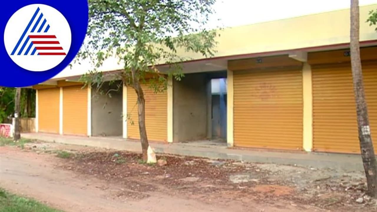 ಕಾರವಾರ ನಗರಸಭೆ ಅಂಗಡಿಗಳ ಹರಾಜಿನಲ್ಲಿ ಅವ್ಯವಹಾರ: ಆರೋಪ ಕಾರವಾರ ನಗರಸಭೆ ಅಂಗಡಿಗಳ ಹರಾಜಿನಲ್ಲಿ ಅವ್ಯವಹಾರ: ಆರೋಪ