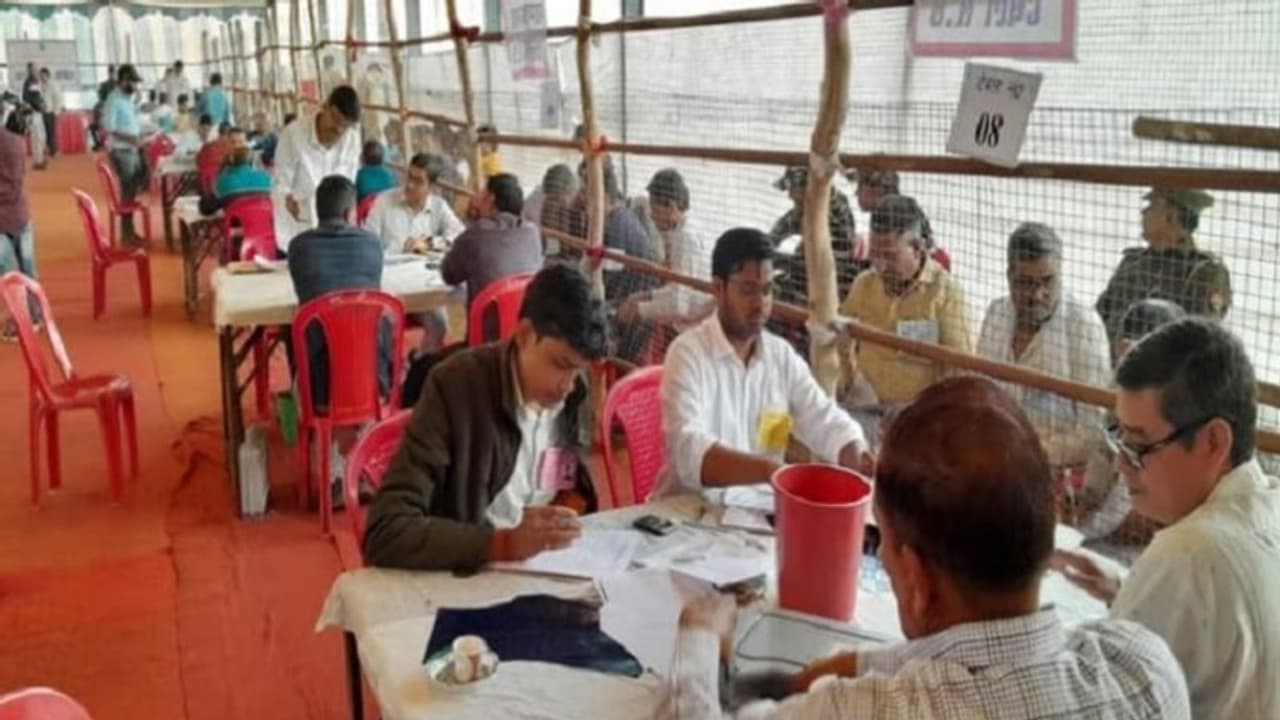 గెలుపెవరిదో.. గుజరాత్, హిమాచల్ ప్రదేశ్లలో ఓట్ల కౌంటింగ్కు సర్వం సిద్ధం గెలుపెవరిదో.. గుజరాత్, హిమాచల్ ప్రదేశ్లలో ఓట్ల కౌంటింగ్కు సర్వం సిద్ధం