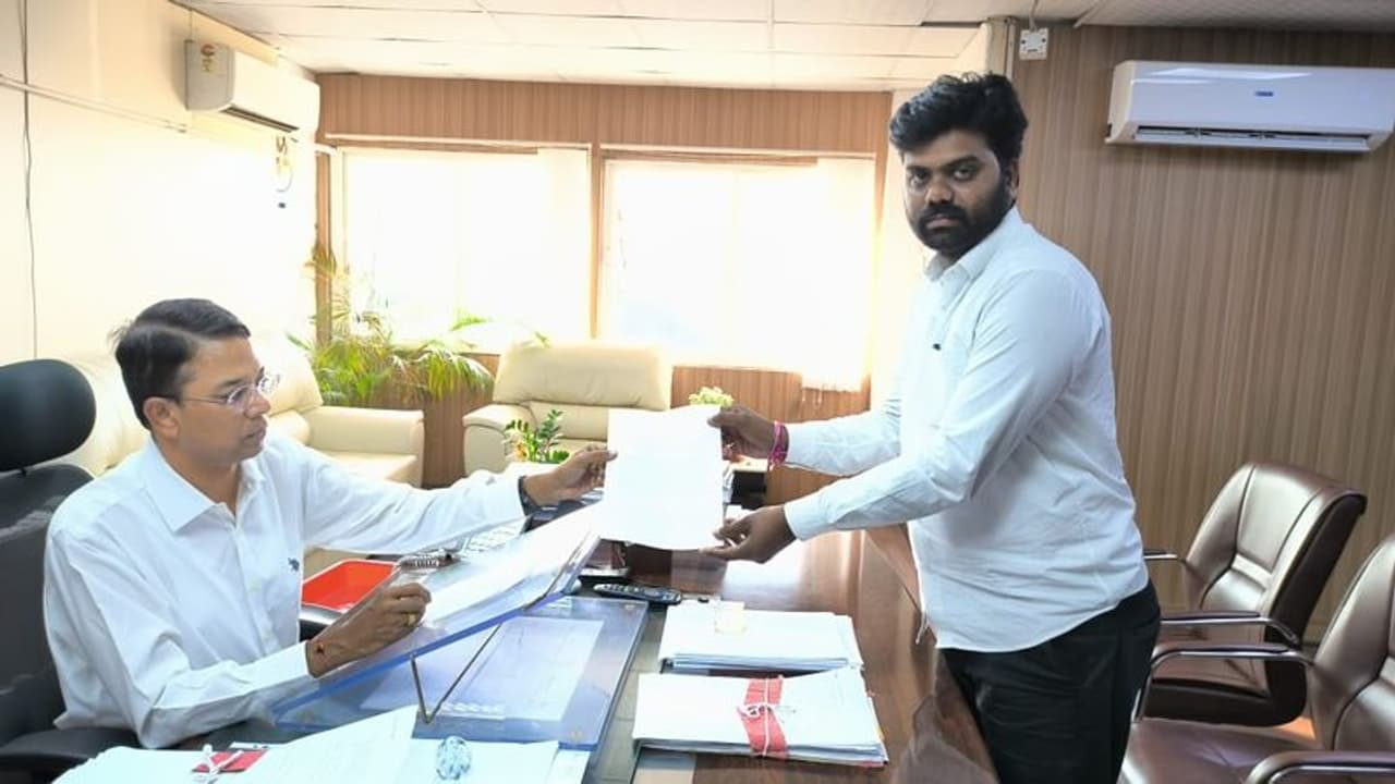 మునుగోడు ఉపఎన్నికను రద్దు చేయాలి.. : మల్లాడి క్రాంతి మునుగోడు ఉపఎన్నికను రద్దు చేయాలి.. : మల్లాడి క్రాంతి