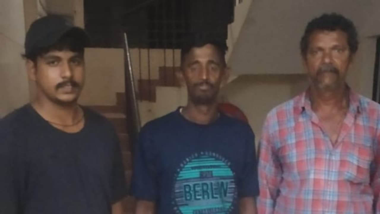 തിരയില്‍പ്പെട്ട് ലൈഫ് ഗാര്‍ഡ്; മത്സ്യബന്ധന ബോട്ടിലെത്തി തീരദേശ പൊലീസിന്‍റെ രക്ഷാപ്രവര്‍ത്തനം