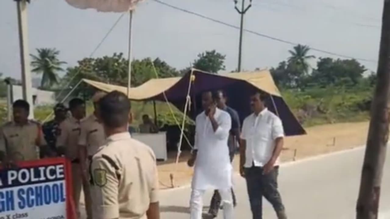 చౌటుప్పల్లో అనుకున్న లీడ్ రాలేదు.. కౌంటింగ్ సెంటర్ నుంచి బయటకు వెళ్లిన రాజగోపాల్ రెడ్డి.. కీలక కామెంట్స్ చౌటుప్పల్లో అనుకున్న లీడ్ రాలేదు.. కౌంటింగ్ సెంటర్ నుంచి బయటకు వెళ్లిన రాజగోపాల్ రెడ్డి.. కీలక కామెంట్స్