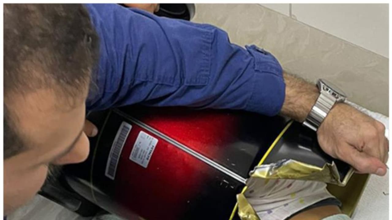 വാക്വം ക്ലീനറിനുള്ളില് കുടുങ്ങിയ കുട്ടിയെ അഗ്നിശമന സേന രക്ഷിച്ചു വാക്വം ക്ലീനറിനുള്ളില് കുടുങ്ങിയ കുട്ടിയെ അഗ്നിശമന സേന രക്ഷിച്ചു