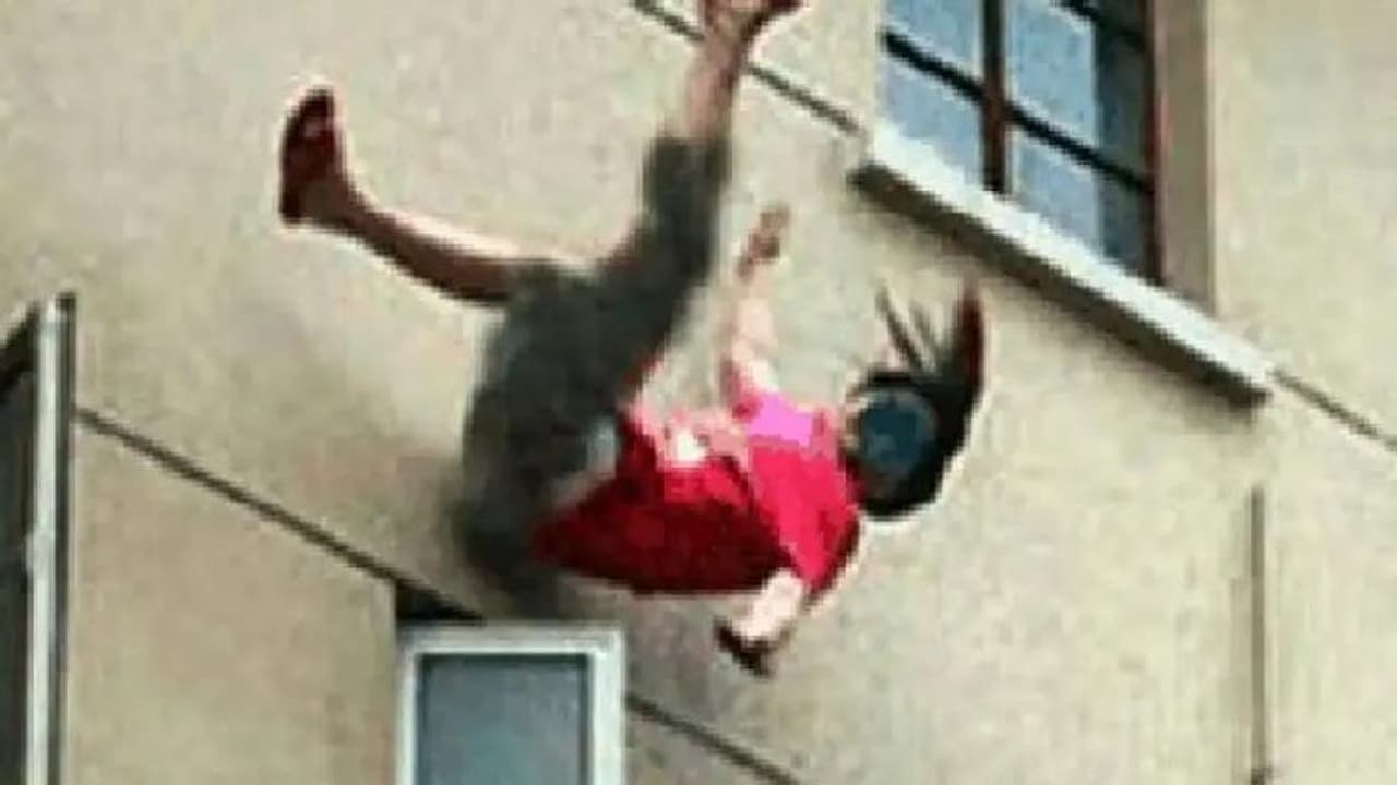 तुम्हारे भाई का एक्सीडेंट हो गया है जल्दी चलो: यह कहकर लड़की के साथ किया बड़ा कांड, फिर 2 मंजिल से नीचे फेंका