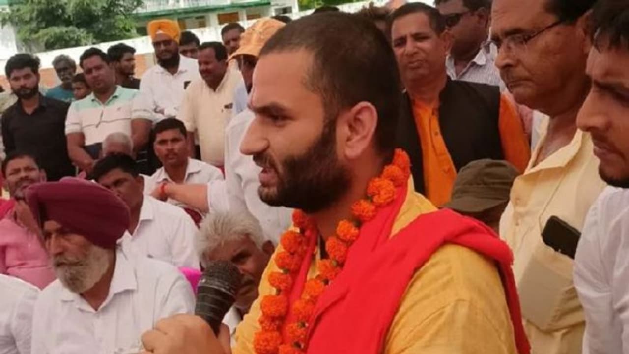 गोला गोकर्णनाथ उपचुनाव: बढ़त को बरकरार रखकर अमन गिरी ने दर्ज की जीत, सपा के विनय तिवारी को करारी हार