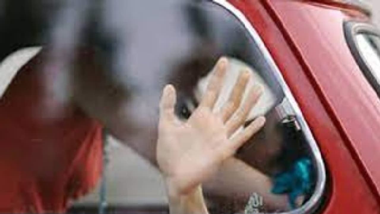 पैसे बचाने के चक्कर में महिला के साथ हो गया रेप: चलती कार में घंटों होती रही दरिदंगी...अलर्ट करती है ये खबर पैसे बचाने के चक्कर में महिला के साथ हो गया रेप: चलती कार में घंटों होती रही दरिदंगी...अलर्ट करती है ये खबर