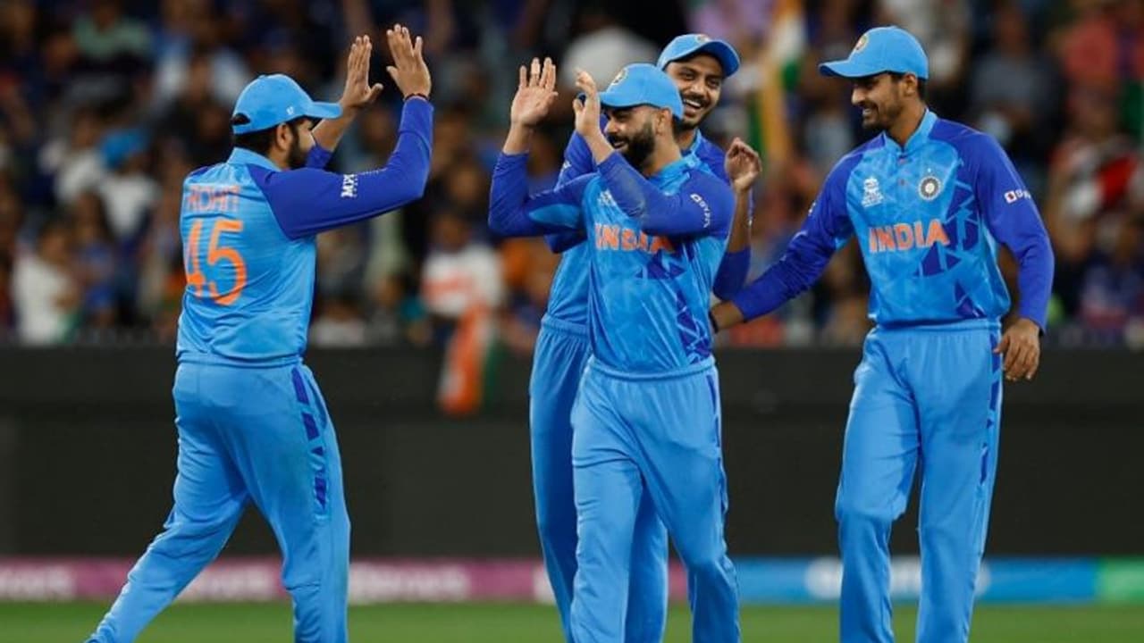 T20 World Cup: सेमीफाइनल में भारत इंग्लैंड और पाकिस्तान न्यूजीलैंड से भिड़ंत, क्या इंडिया पाक का होगा फाइनल T20 World Cup: सेमीफाइनल में भारत इंग्लैंड और पाकिस्तान न्यूजीलैंड से भिड़ंत, क्या इंडिया पाक का होगा फाइनल
