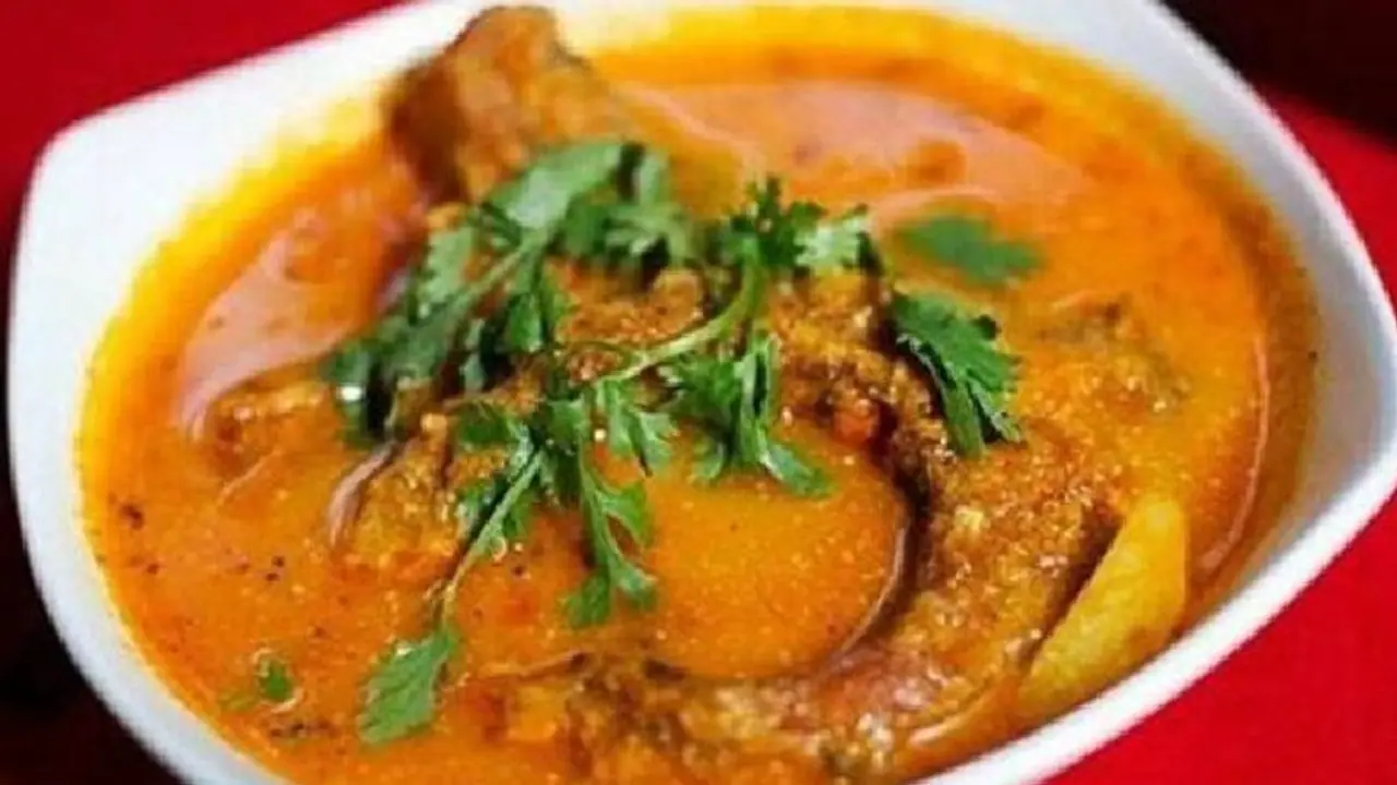 அரைத்த மசாலாவின் வாசனையில் கமகமவென்று வீடே மணக்கும் "சேலத்து மீன் குழம்பு" செய்யலாம் வாங்க 