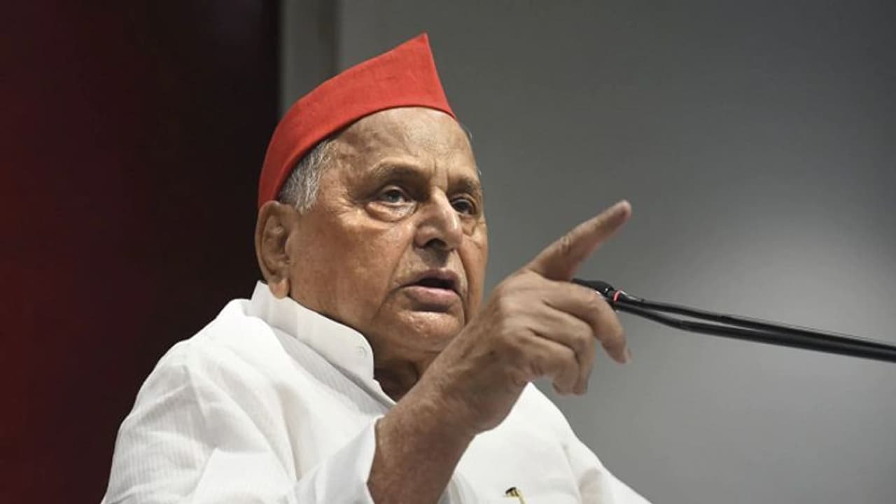 'मुलायम सिंह यादव' की यादों के सहारे होगा मैनपुरी लोकसभा उपचुनाव, 1996 के बाद कोई दूसरा दल नहीं जीत सका यह सीट 'मुलायम सिंह यादव' की यादों के सहारे होगा मैनपुरी लोकसभा उपचुनाव, 1996 के बाद कोई दूसरा दल नहीं जीत सका यह सीट