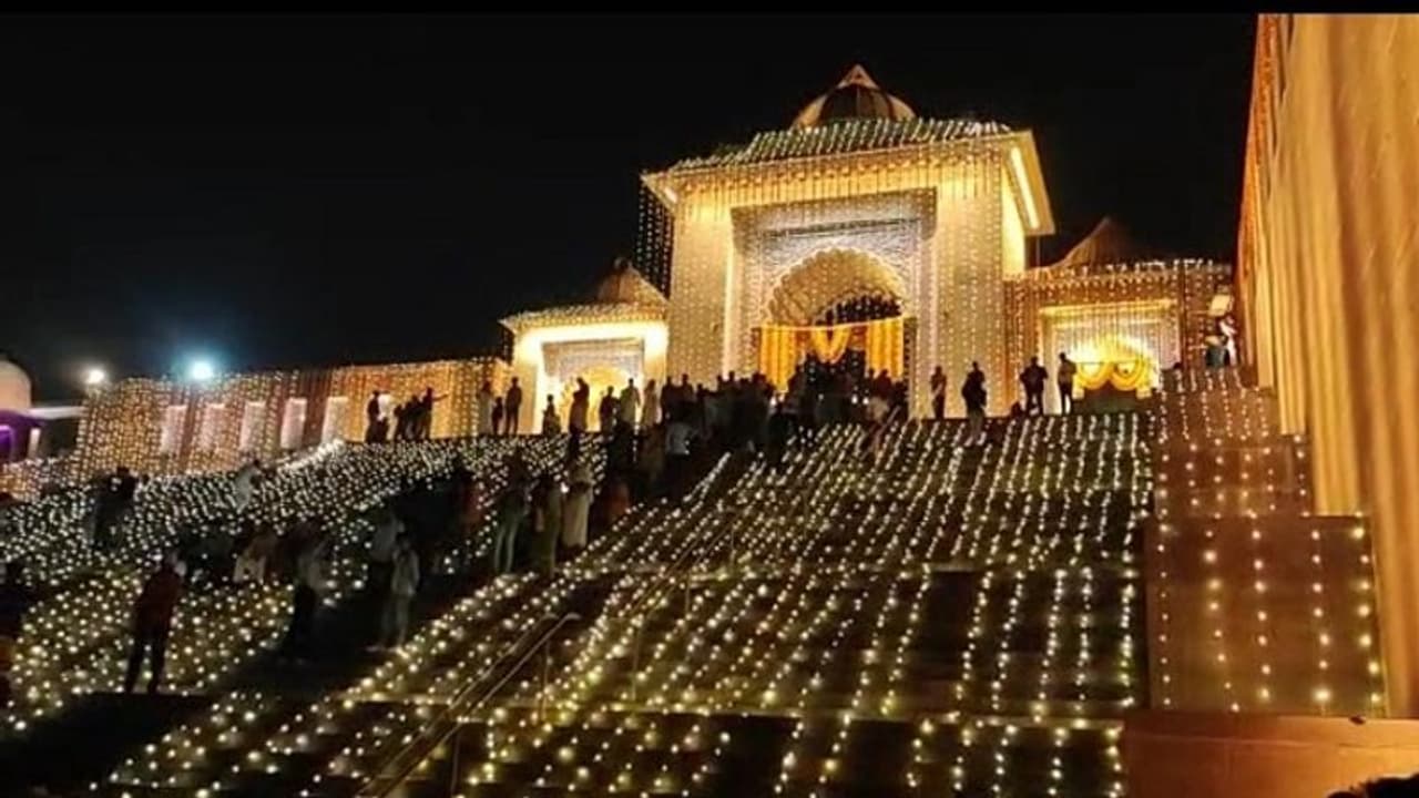 देव दीपावली: काशी के 84 घाटों पर जगमगाएंगे 10 हजार दीप, दूर दूर तक जाएगी बाबा के दरबार में लगे फूलों की खुशबू देव दीपावली: काशी के 84 घाटों पर जगमगाएंगे 10 हजार दीप, दूर दूर तक जाएगी बाबा के दरबार में लगे फूलों की खुशबू