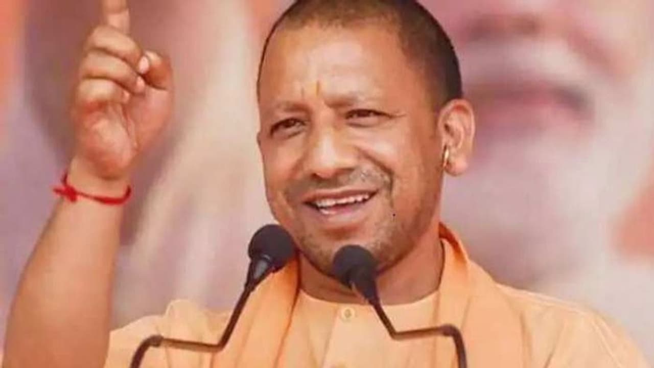 हिमाचल में योगी का कांग्रेस पर हमला, कहा देश में संकट आता है तो भाई बहन देश छोड़कर बाहर चले जाते हैं हिमाचल में योगी का कांग्रेस पर हमला, कहा देश में संकट आता है तो भाई बहन देश छोड़कर बाहर चले जाते हैं