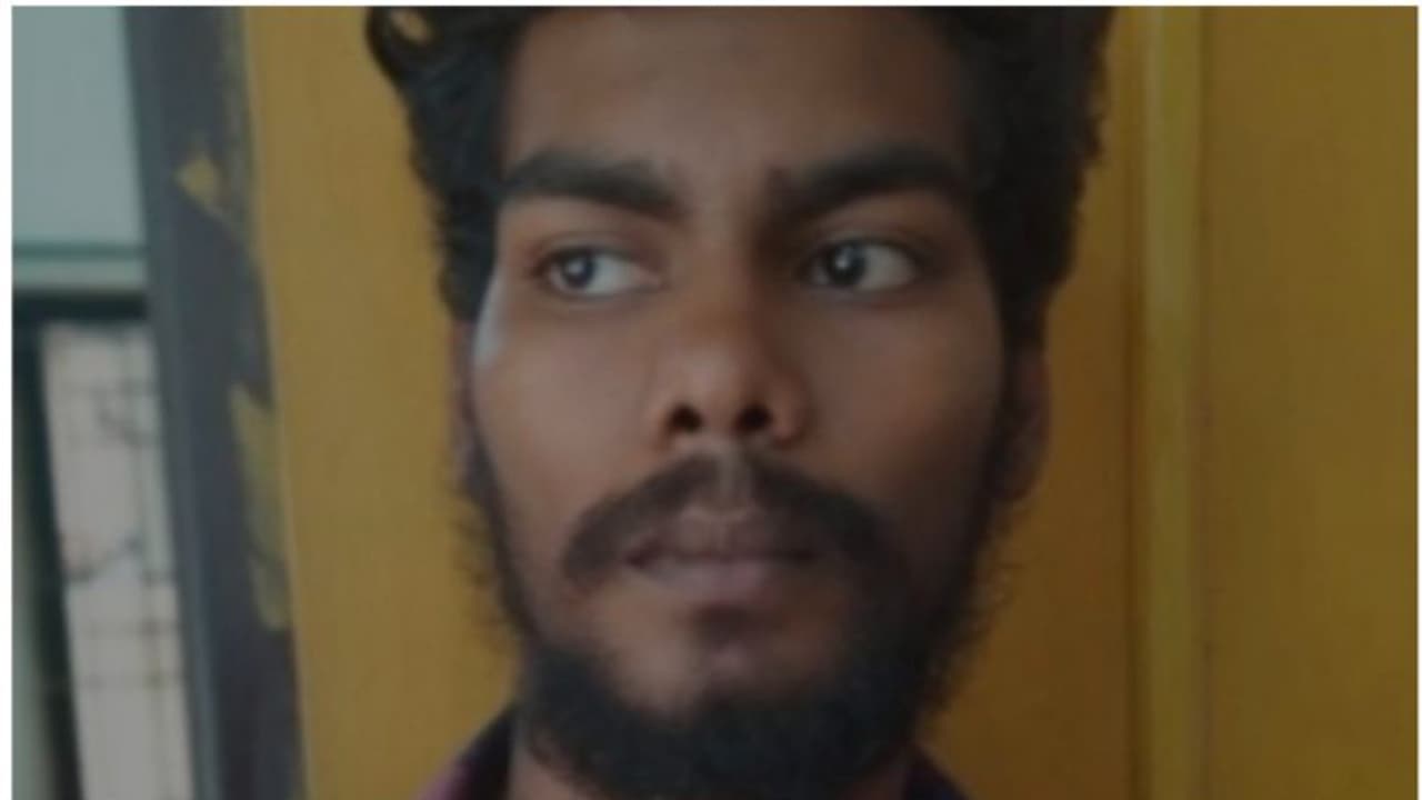 കോടതി പരിസരത്ത് നിന്നും പ്രതികള്ക്ക് കഞ്ചാവ് വില്ക്കാന് ശ്രമിച്ചയാള് അറസ്റ്റില് കോടതി പരിസരത്ത് നിന്നും പ്രതികള്ക്ക് കഞ്ചാവ് വില്ക്കാന് ശ്രമിച്ചയാള് അറസ്റ്റില്