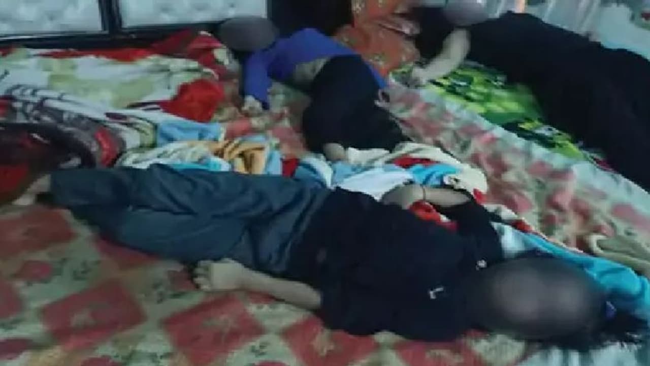 हरियाणा में ट्रिपल मर्डर: बेड पर थी पत्नी और 2 बेटियों की लाश, तो बाथरूम के अंदर इस हाल में मिला पति हरियाणा में ट्रिपल मर्डर: बेड पर थी पत्नी और 2 बेटियों की लाश, तो बाथरूम के अंदर इस हाल में मिला पति