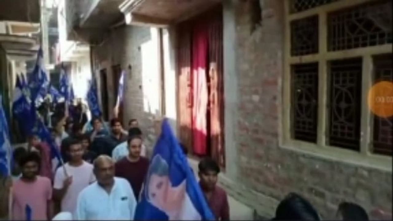 आजमगढ़: बसपा नेता की रैली में लगाए गए पाकिस्तान जिंदाबाद के नारे, पुलिस ने 6 लोगों को किया गिरफ्तार आजमगढ़: बसपा नेता की रैली में लगाए गए पाकिस्तान जिंदाबाद के नारे, पुलिस ने 6 लोगों को किया गिरफ्तार