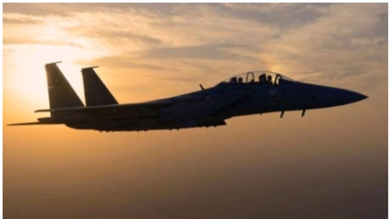 പരിശീലനത്തിനിടെ യുദ്ധവിമാനം തകര്‍ന്നു വീണു