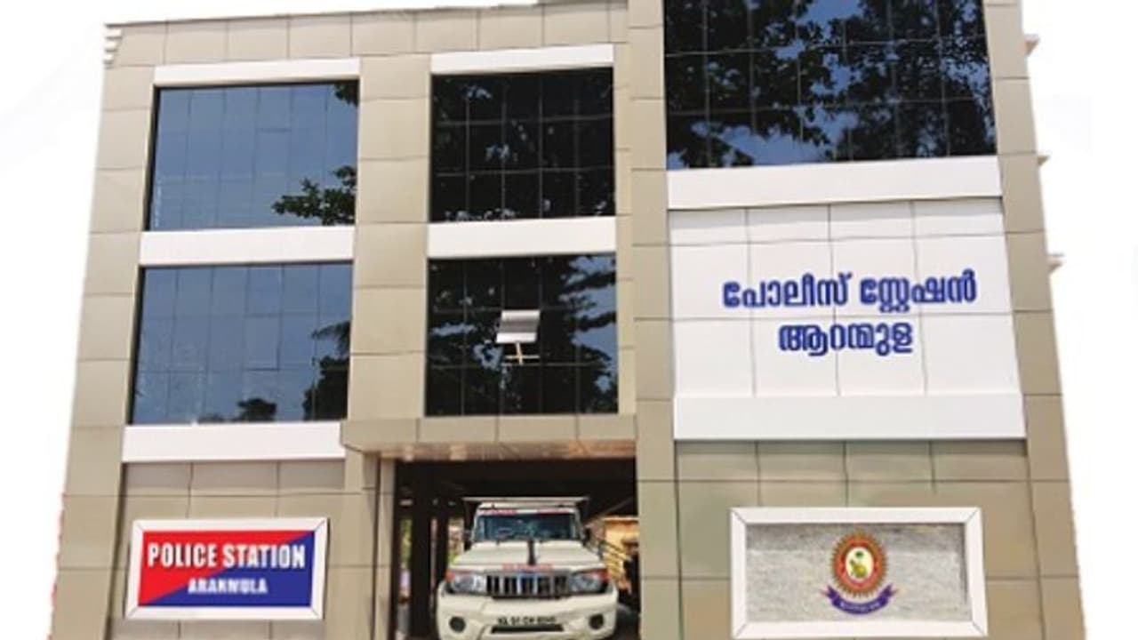 16 കാരിയായ വിദ്യാർത്ഥിനി അഞ്ച് മാസം ഗർഭിണി; പത്തനംതിട്ടയിൽ 17 കാരനായ സഹപാഠി കസ്റ്റഡിയിൽ 16 കാരിയായ വിദ്യാർത്ഥിനി അഞ്ച് മാസം ഗർഭിണി; പത്തനംതിട്ടയിൽ 17 കാരനായ സഹപാഠി കസ്റ്റഡിയിൽ