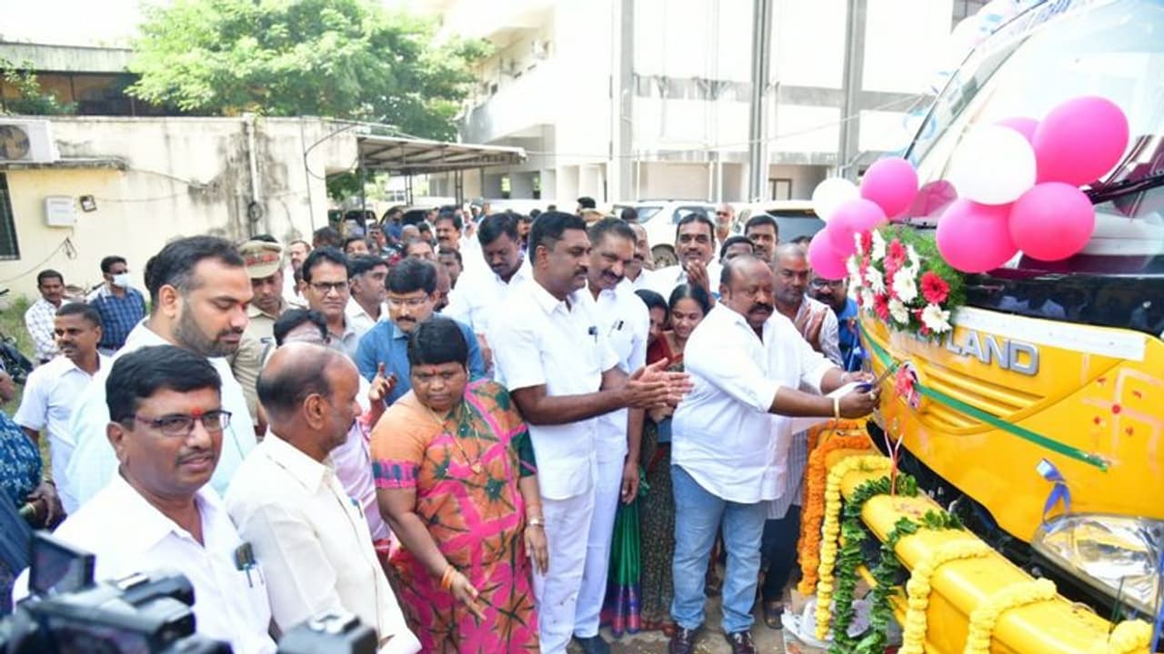 ప్రజారోగ్యానికి తెలంగాణ అత్యధిక ప్రాధాన్యత ఇస్తోంది: గంగుల కమలాకర్ ప్రజారోగ్యానికి తెలంగాణ అత్యధిక ప్రాధాన్యత ఇస్తోంది: గంగుల కమలాకర్