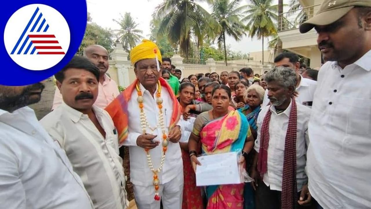 ಕಡು ಬಡವರಿಗೆ ಶಾಶ್ವತ ಸೂರು, ಪ್ರಧಾನಿ ಮೋದಿ ಸಂಕಲ್ಪ: ಸಚಿವ ಎಂಟಿಬಿ ನಾಗರಾಜ್ ಕಡು ಬಡವರಿಗೆ ಶಾಶ್ವತ ಸೂರು, ಪ್ರಧಾನಿ ಮೋದಿ ಸಂಕಲ್ಪ: ಸಚಿವ ಎಂಟಿಬಿ ನಾಗರಾಜ್