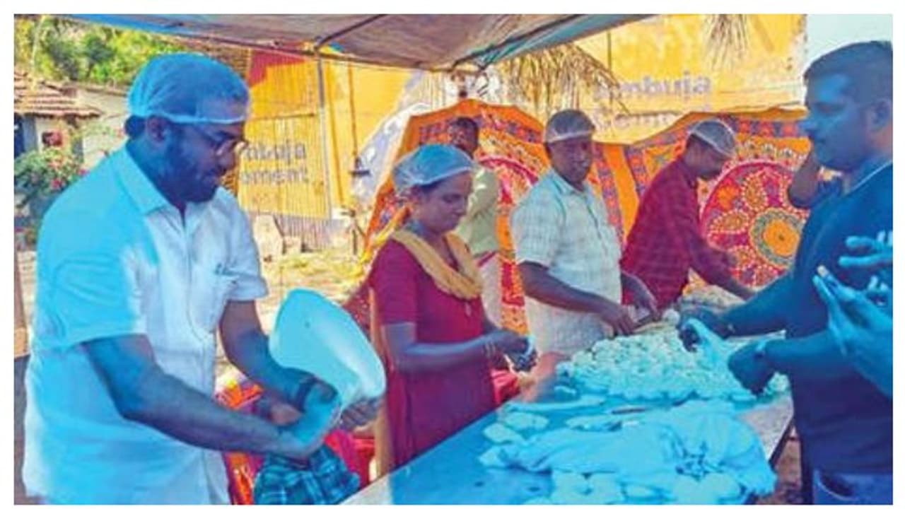 പൊറോട്ട വീശിയടിച്ച് എംഎൽഎ; ഭക്ഷ്യമേളയിൽ കാരുണ്യത്തിന്റെ പ്രവാഹം