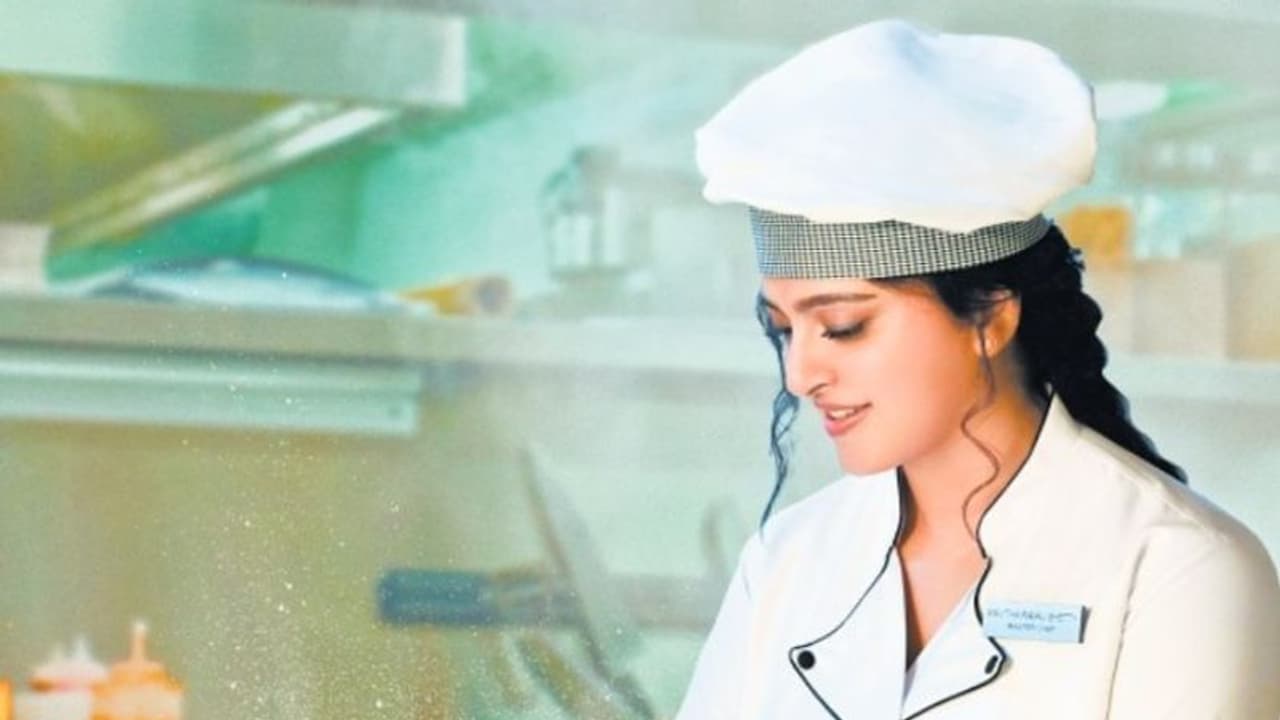 #Anushka Shetty: అనుష్క ని ఆంటీ అంటాడా హీరో!? #Anushka Shetty: అనుష్క ని ఆంటీ అంటాడా హీరో!?