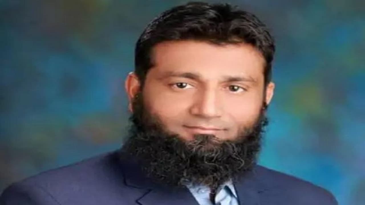 पूर्व BSP MLA की सुरक्षा करते हैं कश्मीरी गार्ड, रिश्तेदारों को लेकर IT की जांच में बड़ी बात आ रही सामने पूर्व BSP MLA की सुरक्षा करते हैं कश्मीरी गार्ड, रिश्तेदारों को लेकर IT की जांच में बड़ी बात आ रही सामने