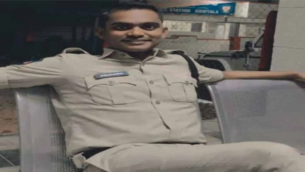 కౌటాల పోలీస్ స్టేషన్ లో గన్ మిస్ ఫైర్:కానిస్టేబుల్ మృతి కౌటాల పోలీస్ స్టేషన్ లో గన్ మిస్ ఫైర్:కానిస్టేబుల్ మృతి