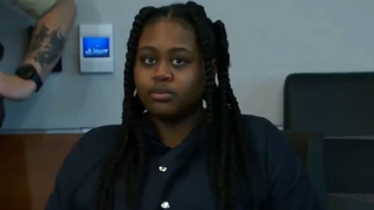 പീഡകനെ കുത്തിക്കൊന്നതിന് പ്രോബേഷൻ സെന്ററിലായി, ആരുമറിയാതെ തടവുചാടി പെൺകുട്ടി പീഡകനെ കുത്തിക്കൊന്നതിന് പ്രോബേഷൻ സെന്ററിലായി, ആരുമറിയാതെ തടവുചാടി പെൺകുട്ടി