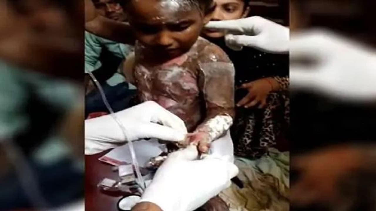 अमरोहा: मुंडन संस्कार को लेकर परिवार में हो गई थी पूरी तैयारी, खेलते खेलते मासूम के साथ हो गया दर्दनाक हादसा