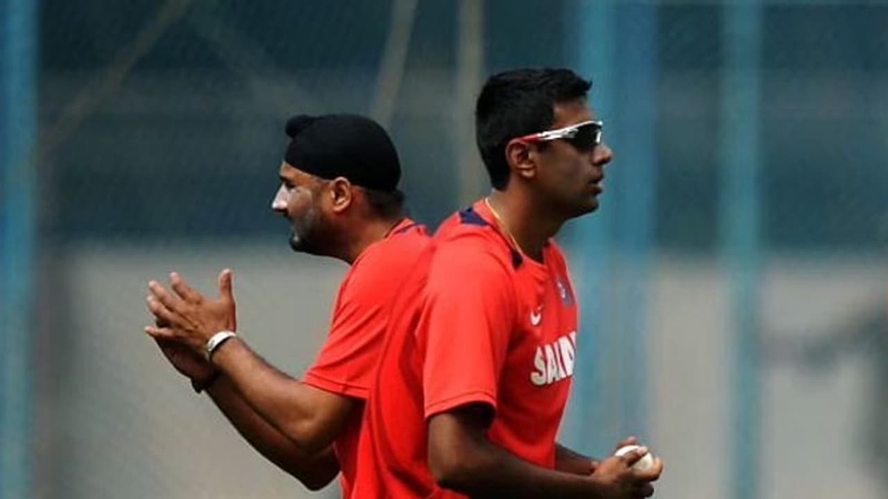 കൃത്യമായ ജാക്കറ്റ് മണത്ത് തിരഞ്ഞെടുക്കാന് ഞങ്ങളെ പഠിപ്പിക്കാമോ? ആര് അശ്വിന് ഇന്ത്യന് താരത്തിന്റെ ട്രോള് കൃത്യമായ ജാക്കറ്റ് മണത്ത് തിരഞ്ഞെടുക്കാന് ഞങ്ങളെ പഠിപ്പിക്കാമോ? ആര് അശ്വിന് ഇന്ത്യന് താരത്തിന്റെ ട്രോള്