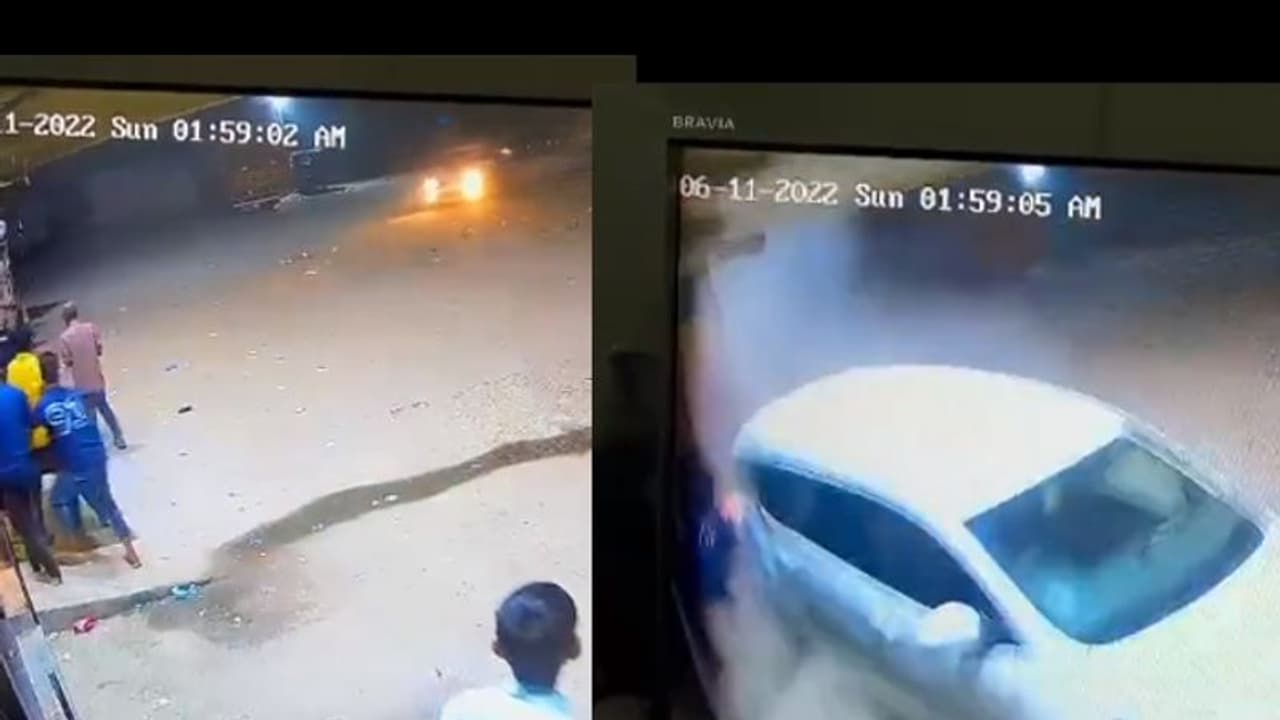 മദ്യപാനികള് നടത്തിയ കാര് അഭ്യാസത്തില് 50 കാരന് ദാരുണാന്ത്യം വീഡിയോ മദ്യപാനികള് നടത്തിയ കാര് അഭ്യാസത്തില് 50 കാരന് ദാരുണാന്ത്യം വീഡിയോ