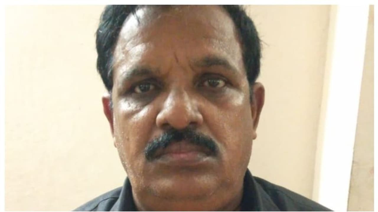 വ്യാജ യാത്രാ രേഖകൾ നിർമ്മിച്ച് യുവതികളെ വിദേശത്തേക്ക് കടത്താൻ ശ്രമം; ഏജൻ്റ് പിടിയില് വ്യാജ യാത്രാ രേഖകൾ നിർമ്മിച്ച് യുവതികളെ വിദേശത്തേക്ക് കടത്താൻ ശ്രമം; ഏജൻ്റ് പിടിയില്