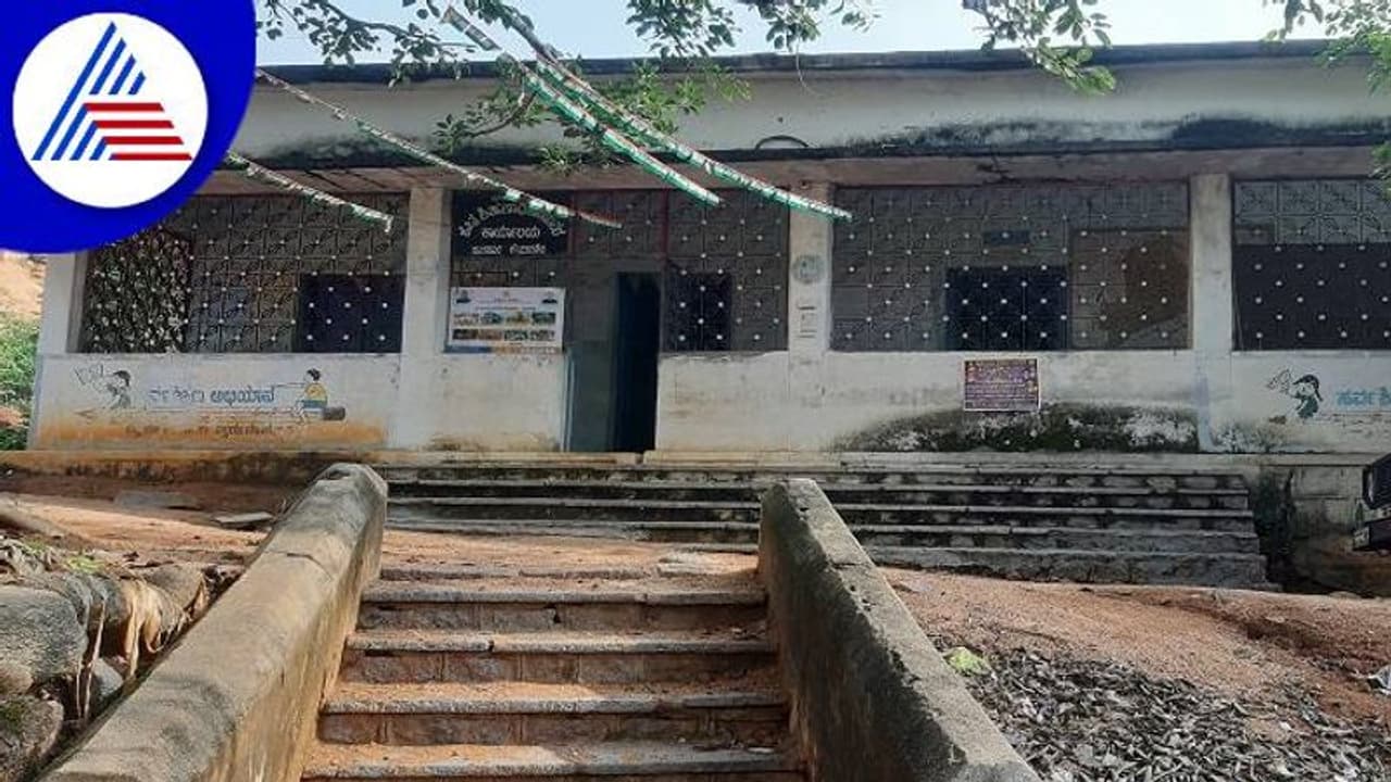 ಸುರಪುರ: 40 ವರ್ಷದಿಂದ ಪಿಡಬ್ಲ್ಯುಡಿ ಕಚೇರಿಯಲ್ಲೇ ಬಿಇಒ ಆಫೀಸ್..! ಸುರಪುರ: 40 ವರ್ಷದಿಂದ ಪಿಡಬ್ಲ್ಯುಡಿ ಕಚೇರಿಯಲ್ಲೇ ಬಿಇಒ ಆಫೀಸ್..!