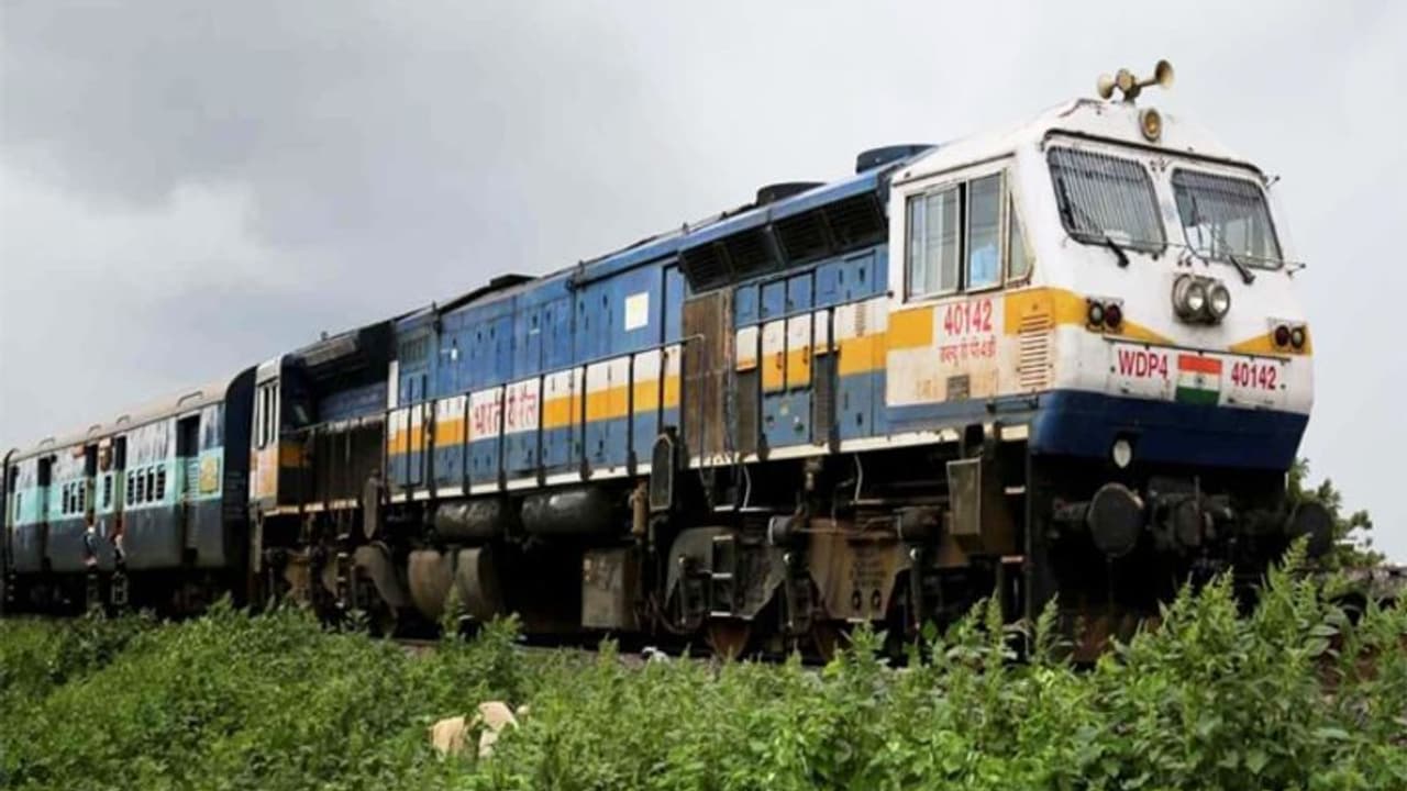 Cancel Trains: 9 नवंबर को कैंसिल हुईं 130 ट्रेन, चेक कर लें लिस्ट में कहीं आपकी गाड़ी तो नहीं Cancel Trains: 9 नवंबर को कैंसिल हुईं 130 ट्रेन, चेक कर लें लिस्ट में कहीं आपकी गाड़ी तो नहीं