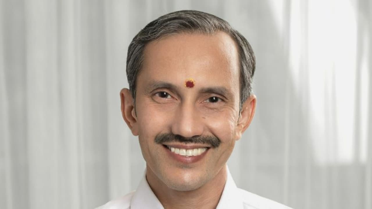 ഗവർണറാണ് ശരിയെന്ന് പറയാൻ യുഡിഎഫ് തയ്യാറാകണം, കേരള സർക്കാരിനെ പിൻവാതിൽ വഴി പുറത്താക്കില്ല: എംടി രമേശ്