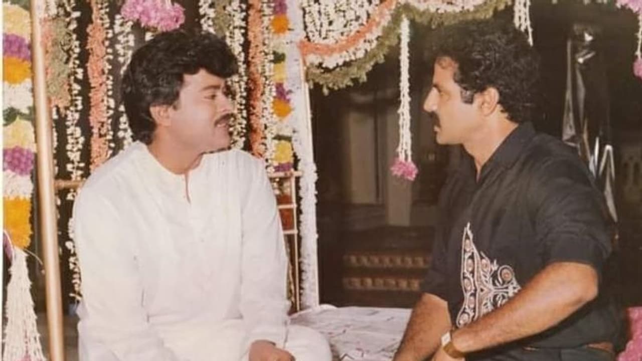 చిరంజీవి శోభనం గదిలో బాలకృష్ణ... నెటిజెన్స్ ని ఆకర్షించిన ఈ ఫోటో నేపథ్యం ఇదే! చిరంజీవి శోభనం గదిలో బాలకృష్ణ... నెటిజెన్స్ ని ఆకర్షించిన ఈ ఫోటో నేపథ్యం ఇదే!