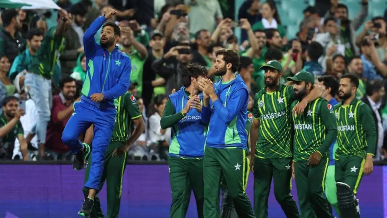  1992 ലെ ഏകദിന ലോകപ്പിനെ അനുസ്മരിപ്പിച്ച് പാക് കുതിപ്പ്; ഫൈനലില്‍ എതിരാളികളായി ഇന്ത്യയോ ഇംഗ്ലണ്ടോ