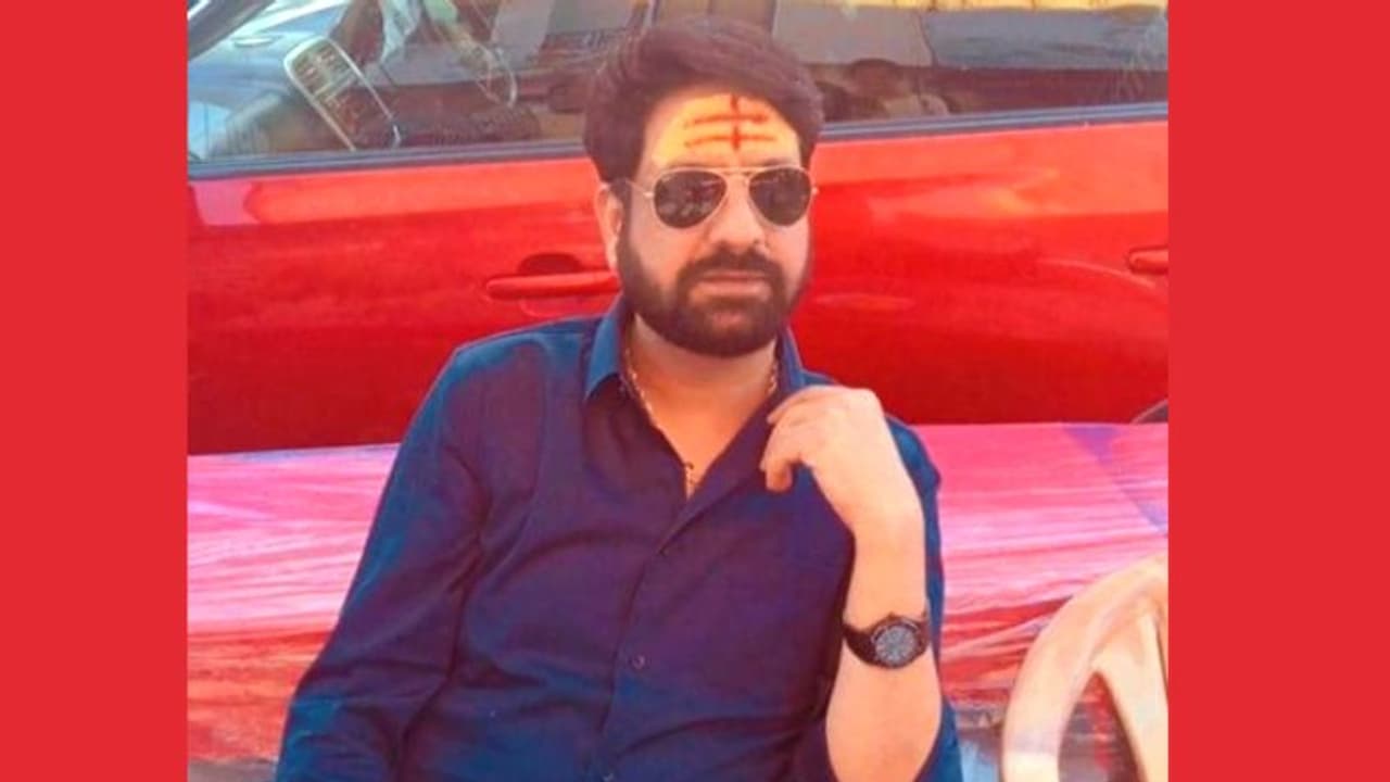 T 20 वर्ल्ड कप पर सट्टा लगाने वाले सटोरिए ने पुलिस के साथ किया बड़ा खेला, अब लटक रही सस्पेंशन की तलवार T 20 वर्ल्ड कप पर सट्टा लगाने वाले सटोरिए ने पुलिस के साथ किया बड़ा खेला, अब लटक रही सस्पेंशन की तलवार