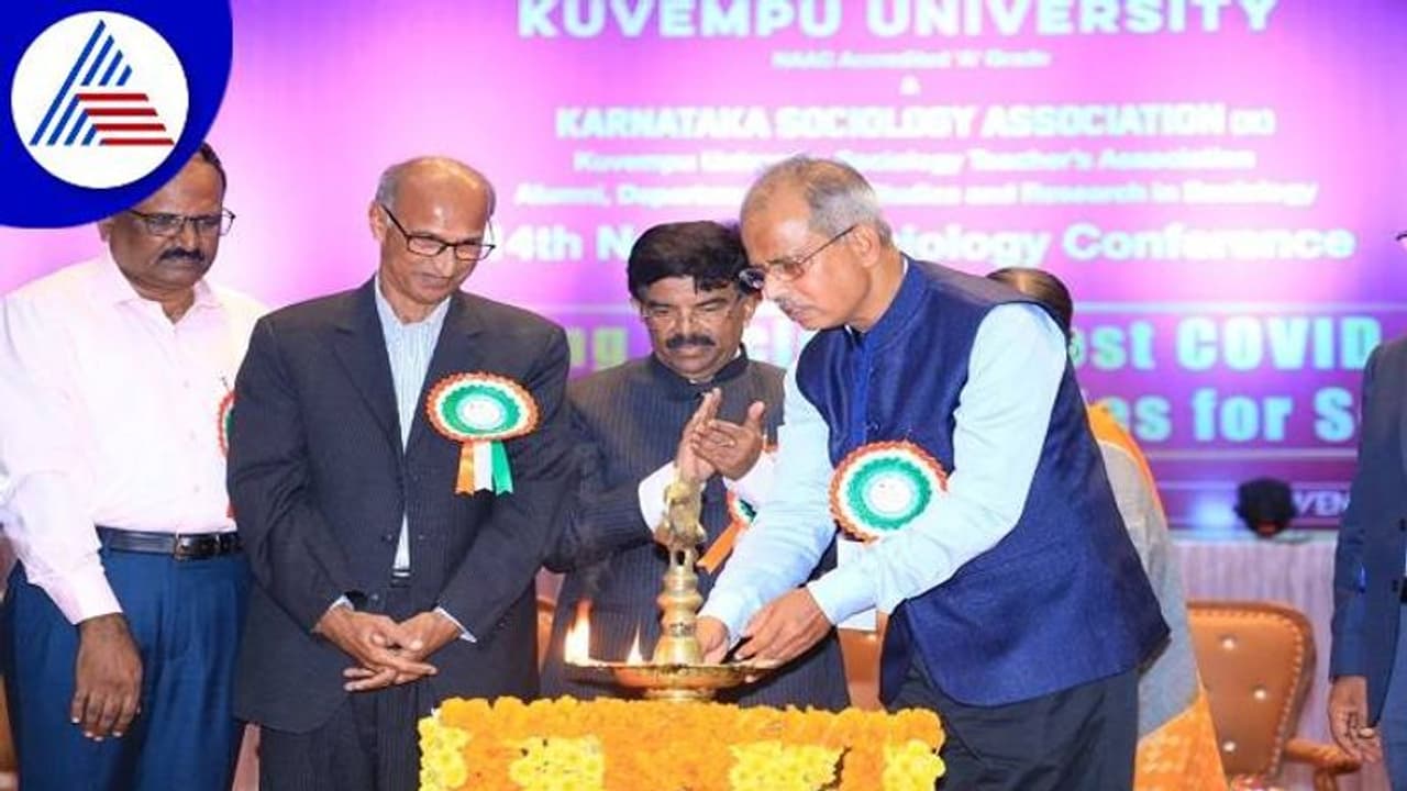 ಕೋವಿಡ್ ನಂತರದ ಡಿಜಿಟಲ್ ಬದುಕಿನಿಂದಾಗಿ ಕಾರ್ಪೋರೇಟ್ಗಳಿಗೆ ಭಾರೀ ಆದಾಯ: ಪ್ರೊ. ಮೊಹಾಂತಿ ಕೋವಿಡ್ ನಂತರದ ಡಿಜಿಟಲ್ ಬದುಕಿನಿಂದಾಗಿ ಕಾರ್ಪೋರೇಟ್ಗಳಿಗೆ ಭಾರೀ ಆದಾಯ: ಪ್ರೊ. ಮೊಹಾಂತಿ