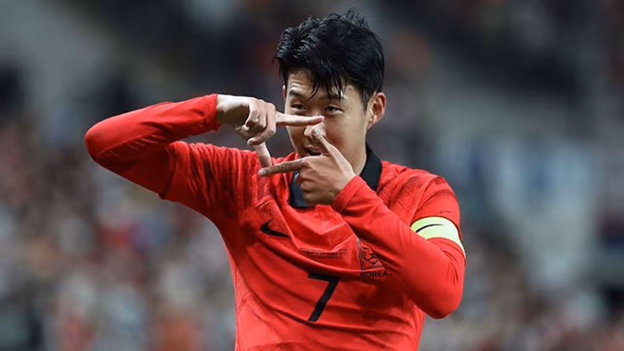 Fans erupt with joy after South Korea's Son Heung min declares himself fit for Qatar World Cup 2022 Fans erupt with joy after South Korea's Son Heung min declares himself fit for Qatar World Cup 2022