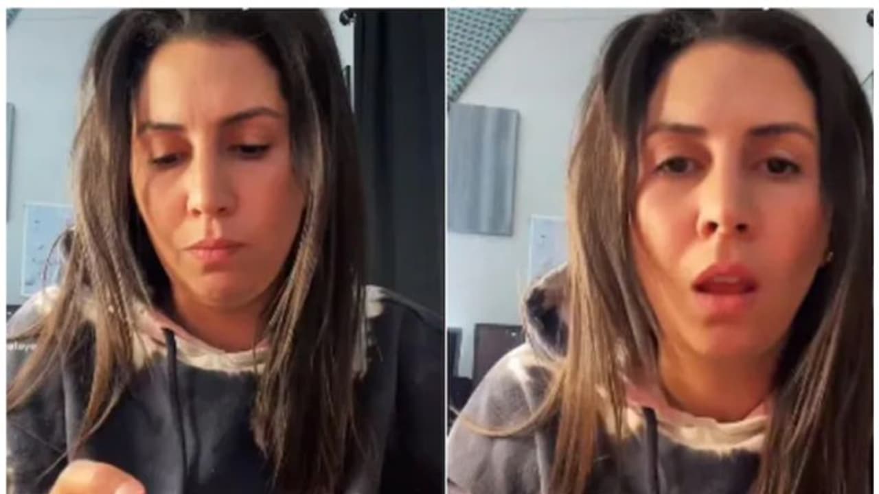 ആർത്തവപ്രശ്നങ്ങളെക്കുറിച്ച് സംസാരിക്കാൻ ജനപ്രതിനിധിയെ വിളിച്ച് യുവതി; കയ്യടിച്ച് സോഷ്യൽമീഡിയ, രാഷ്ട്രീയനീക്കം ആർത്തവപ്രശ്നങ്ങളെക്കുറിച്ച് സംസാരിക്കാൻ ജനപ്രതിനിധിയെ വിളിച്ച് യുവതി; കയ്യടിച്ച് സോഷ്യൽമീഡിയ, രാഷ്ട്രീയനീക്കം