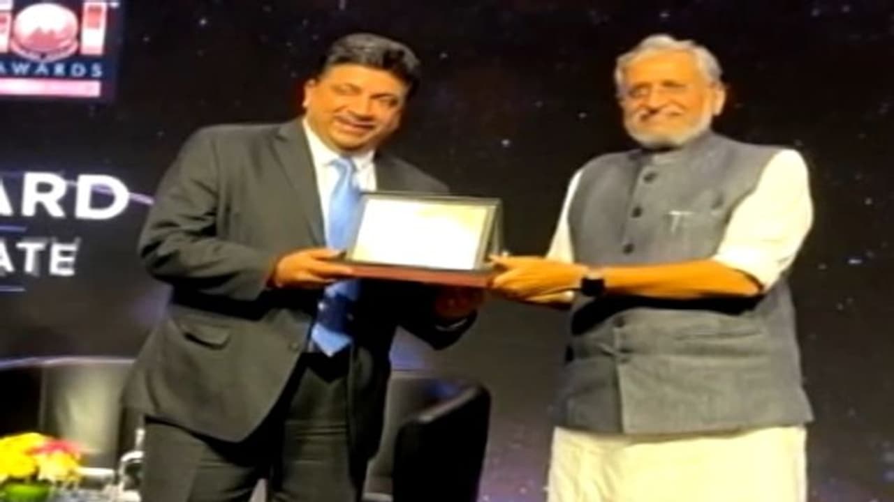 சிறந்த சீர்திருத்த மாநிலமாக தமிழகம் தேர்வு... தமிழக அரசுக்கு டெல்லியில் விருது!!