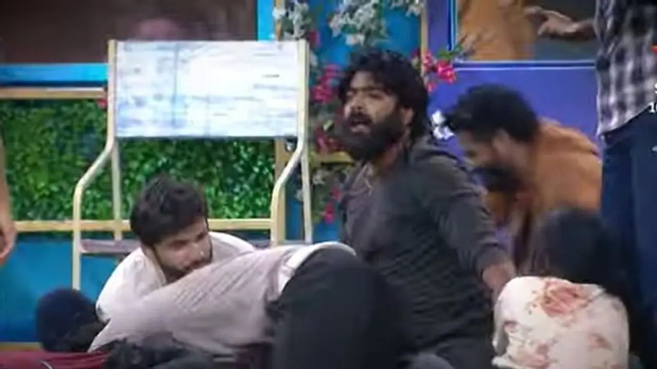 Bigg Boss 6 Telugu: మరోసారి హీటెక్కిన బిగ్ బాస్ హౌజ్.. టార్గెట్ రేవంత్.. Bigg Boss 6 Telugu: మరోసారి హీటెక్కిన బిగ్ బాస్ హౌజ్.. టార్గెట్ రేవంత్..