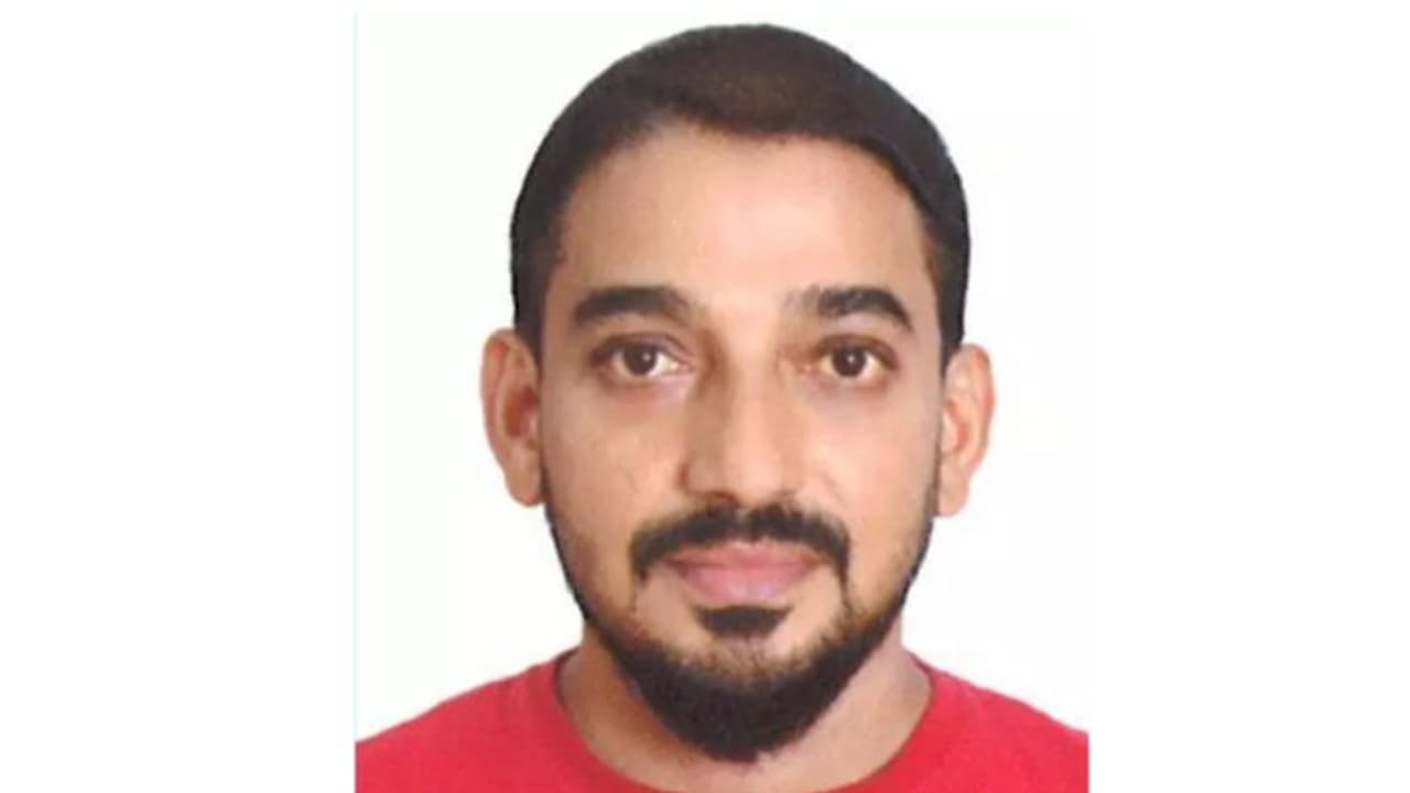 മലയാളി യുവാവ് യുഎഇയില് ഹൃദയാഘാതം മൂലം മരിച്ചു മലയാളി യുവാവ് യുഎഇയില് ഹൃദയാഘാതം മൂലം മരിച്ചു