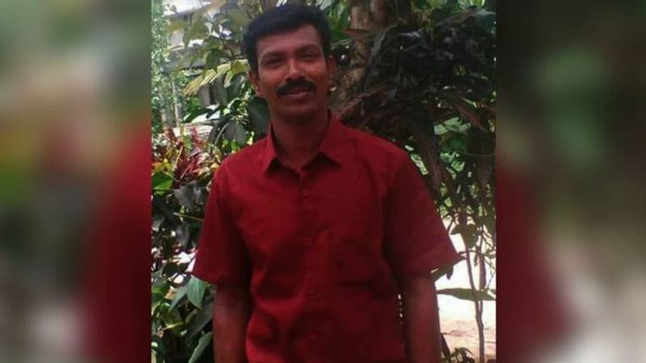 ഇടുക്കിയിൽ അച്ഛന്റെ വെട്ടേറ്റ മകൻ മരിച്ചു, വെട്ടേറ്റത് മദ്യലഹരിയിൽ മക്കളെ മർദ്ദിക്കുന്നതിനിടെ ഇടുക്കിയിൽ അച്ഛന്റെ വെട്ടേറ്റ മകൻ മരിച്ചു, വെട്ടേറ്റത് മദ്യലഹരിയിൽ മക്കളെ മർദ്ദിക്കുന്നതിനിടെ