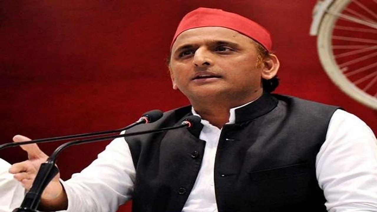 सपा आज चुनाव आयोग को सौंपेगी वोटर लिस्ट से नाम काटने का सबूत, अखिलेश यादव को जारी की गई थी नोटिस सपा आज चुनाव आयोग को सौंपेगी वोटर लिस्ट से नाम काटने का सबूत, अखिलेश यादव को जारी की गई थी नोटिस