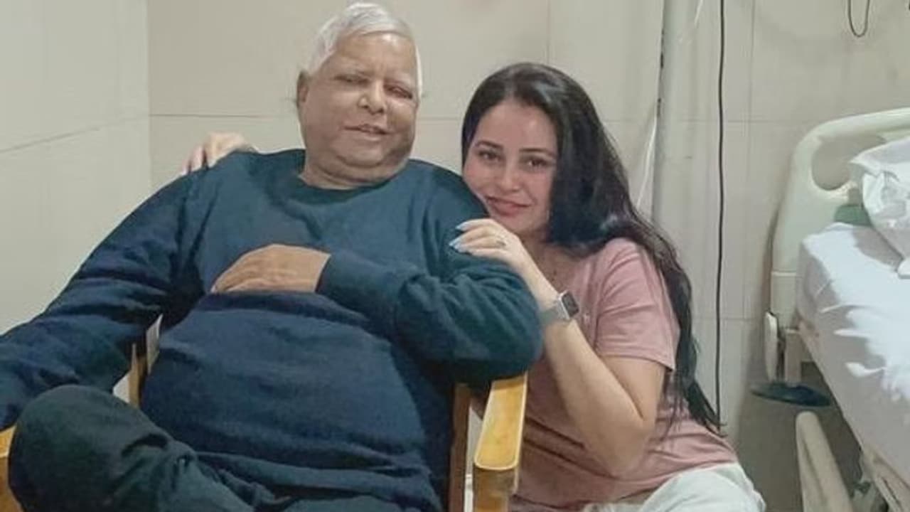 അച്ഛന്റെ മകൾ; ലാലു പ്രസാദ് യാദവിന് വൃക്ക ദാനം ചെയ്യാൻ രോഹിണി അച്ഛന്റെ മകൾ; ലാലു പ്രസാദ് യാദവിന് വൃക്ക ദാനം ചെയ്യാൻ രോഹിണി