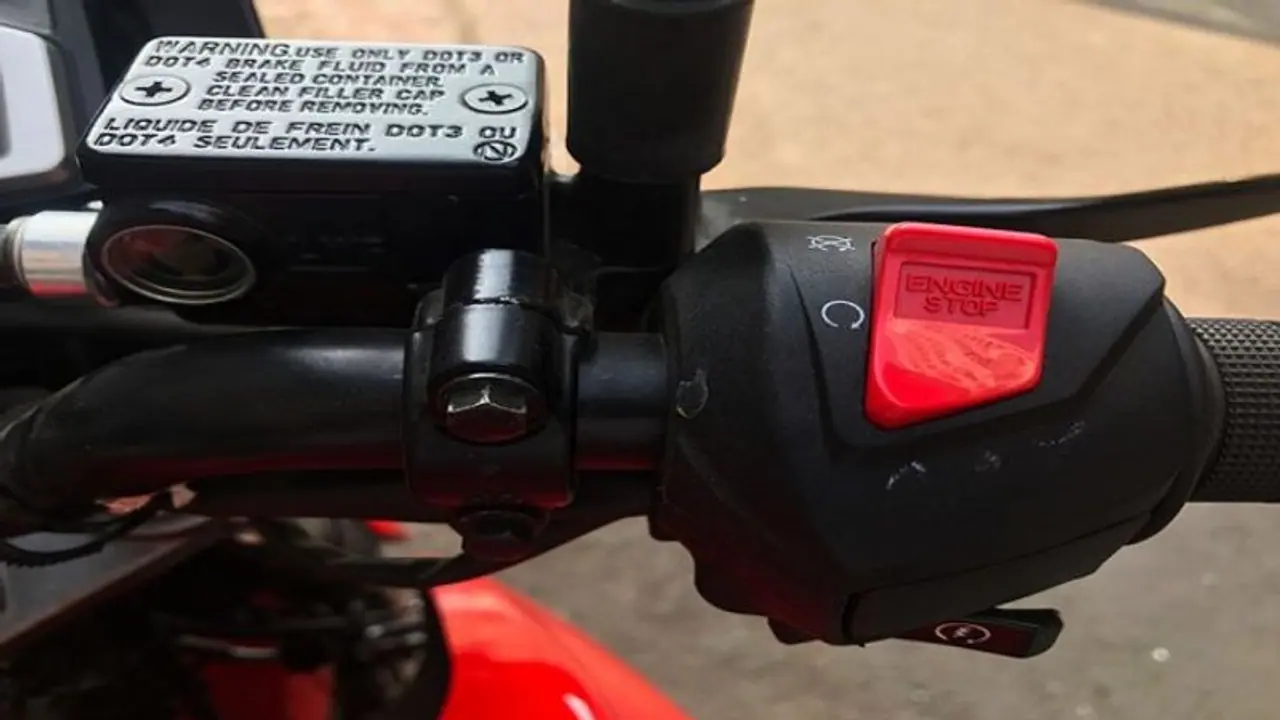 బైక్ ఈ స్పెషల్ స్విచ్‌ గురుంచి తెలుసా.. పొరపాటున కూడా ఇలా చేయకండి లేదంటే...?