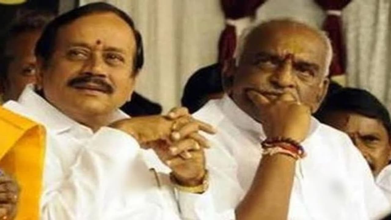 தமிழகத்தை சேர்ந்த ஒருவருக்கு ஆளுநர் பதவி.? பாஜக தேசிய தலைமை முடிவு..! போட்டி போடும் 2 மூத்த நிர்வாகிகள்..!