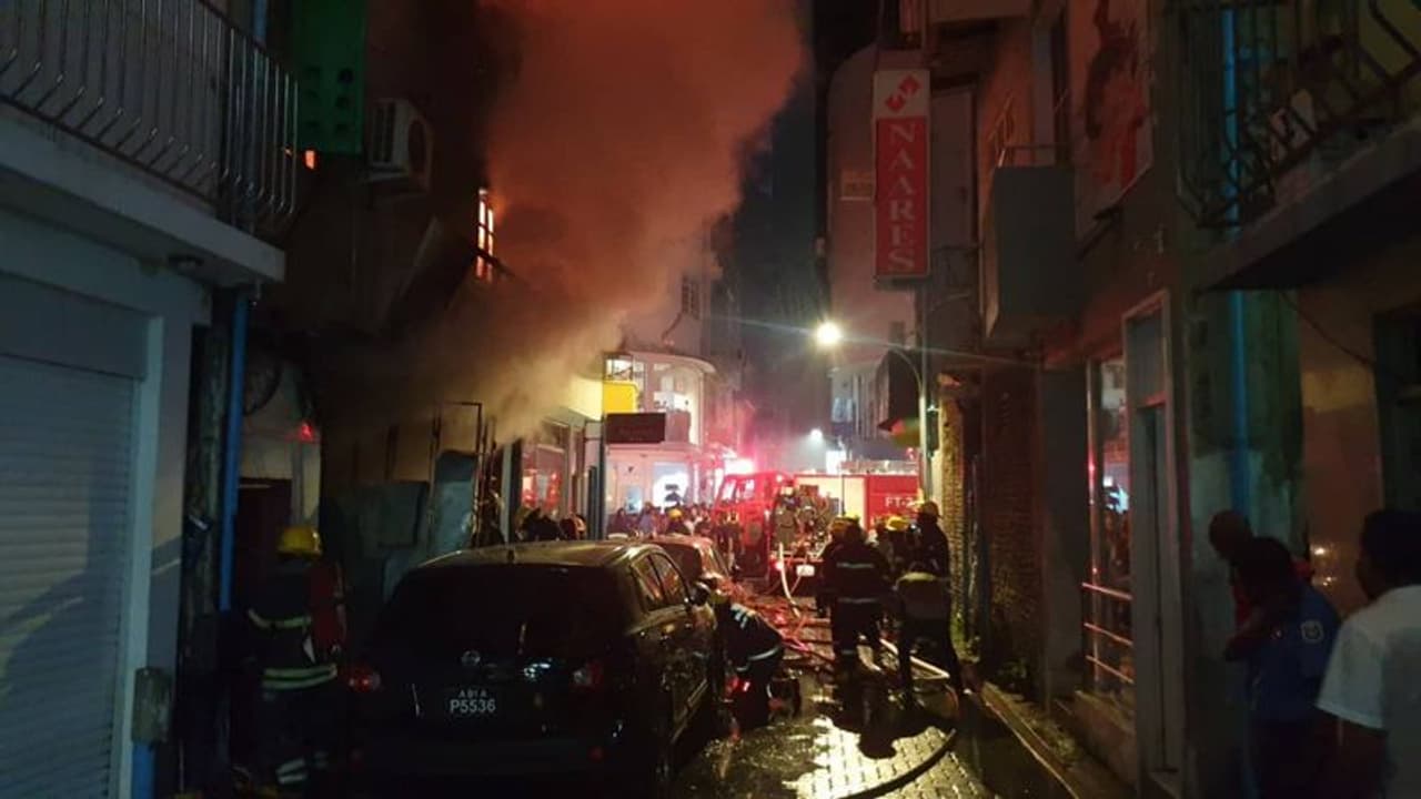 మంటల్లో చిక్కుకున్నస్వప్నలోక్‌ కాంప్లెక్స్‌ .. ఆరుగురి దుర్మరణం.. మృతులందరూ పాతికేళ్ల లోపు వారే.